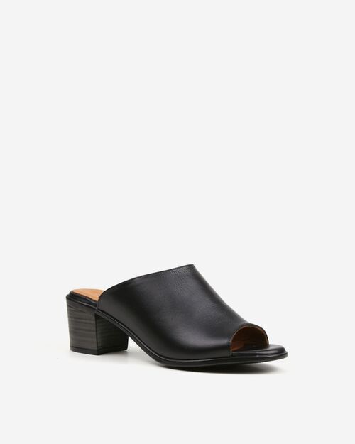BETA Deri Kadın Topuklu Önü Açık Siyah Terlik